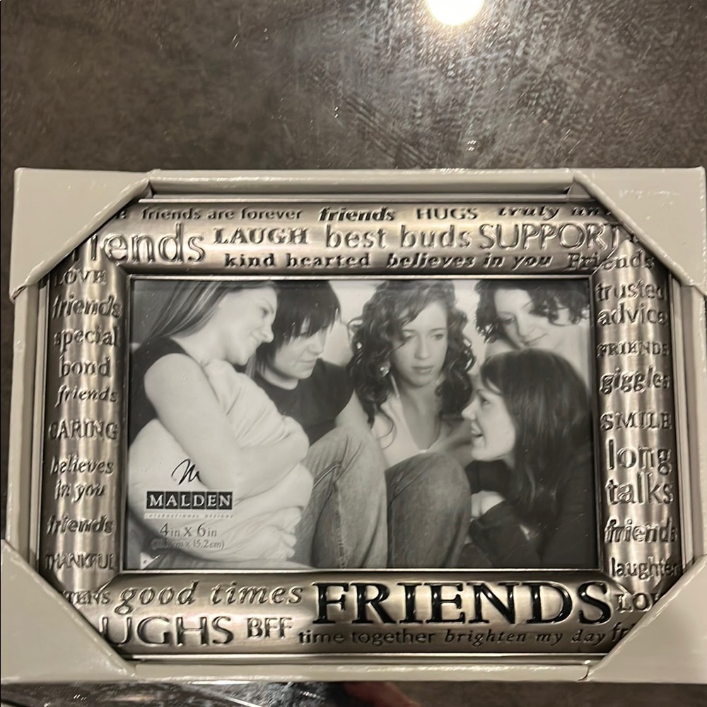 Malden Friends Photo Frame - Silver and Black